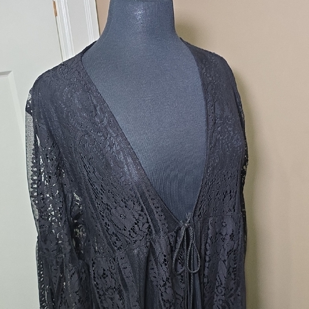 Long Detailed Lace Cover-Up Robe - Picture 5 of 9